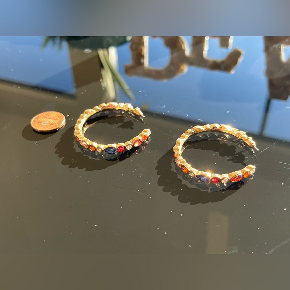 Beautiful Semi-Hoop Earrings - Picture 3 of 3